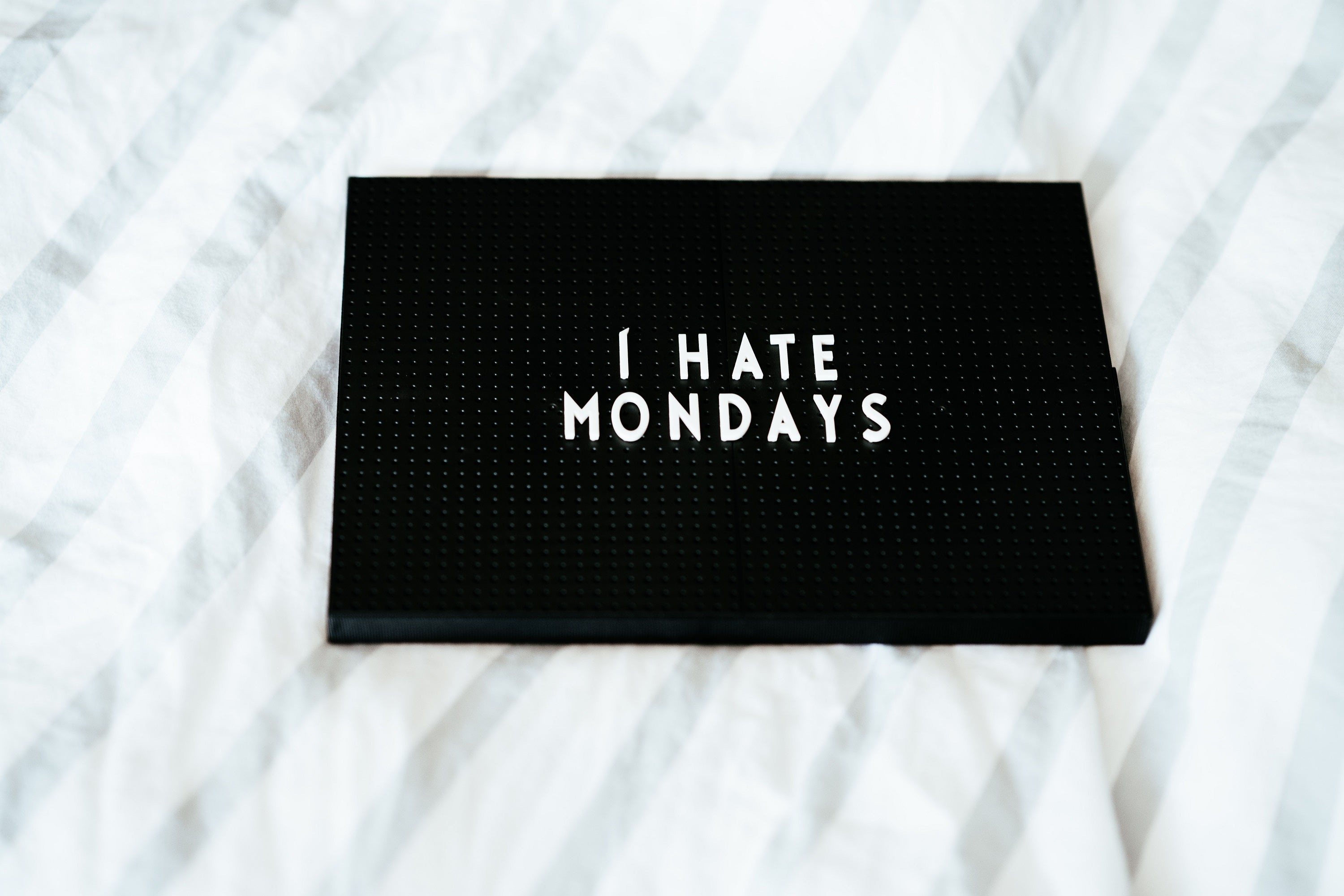 Montagsmotivation: Schild mit Aufschrift “I hate Mondays”